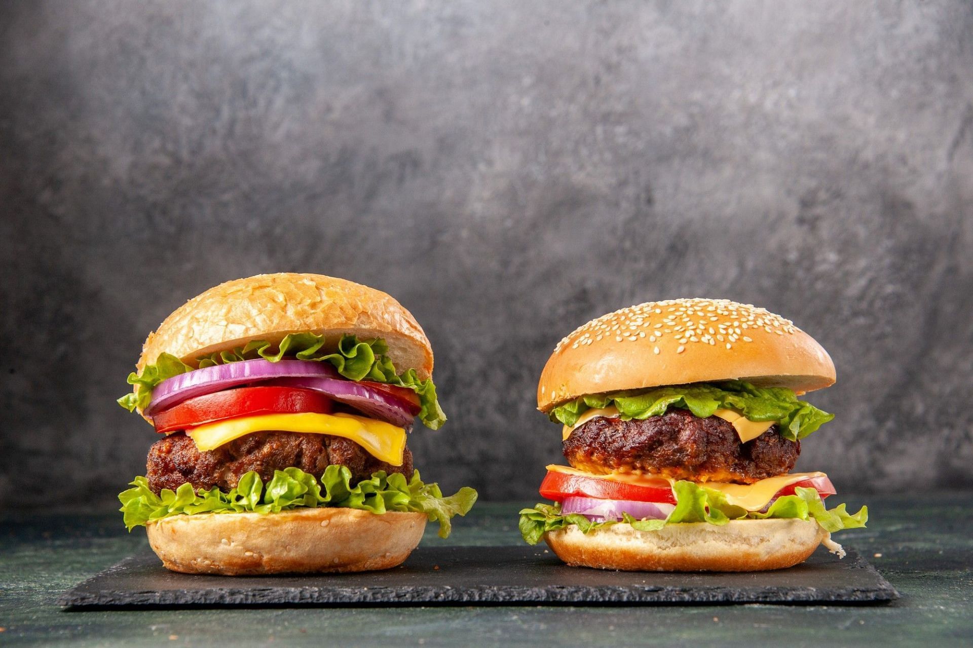 Know the calories in Big Mac meal. (Image via Freepik/ Mdjaff)